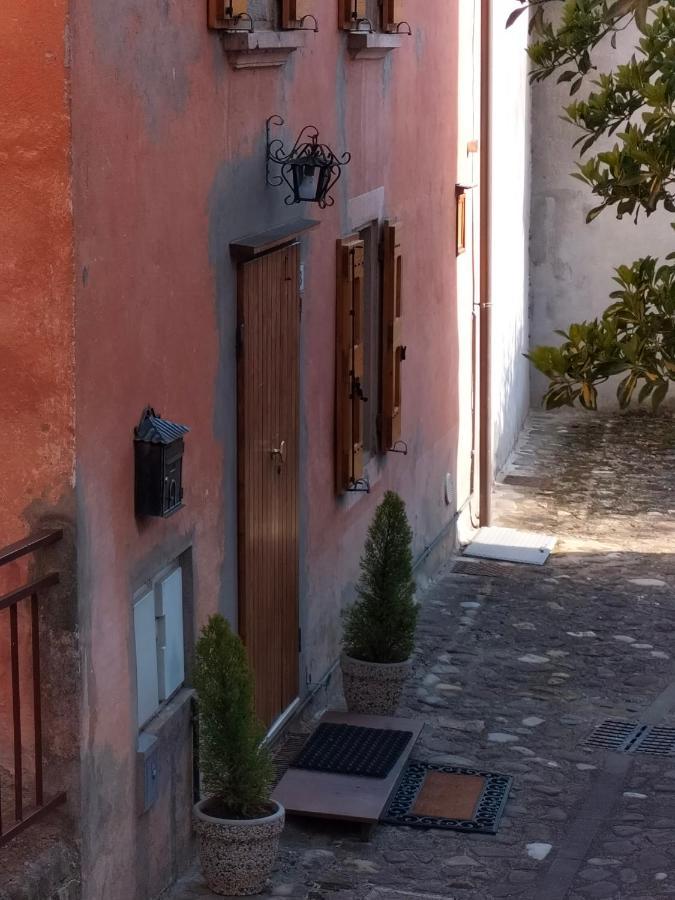 La Chicca Piccola Casina In Affitto Nel Borgo Antico Di Gaggio Montano Bo Apartment Exterior photo